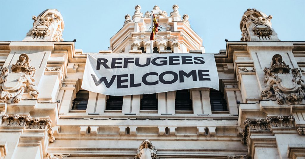 Der Flüchtlingsdiskurs spiegelt weniger die Wirklichkeit der Migration als die Selbstbeschreibung einer Nation, die in der moralischen Erregung ihr eigenes gutes Gewissen pflegt.