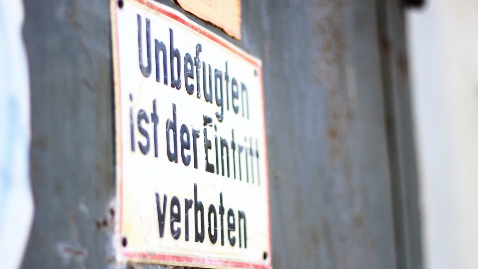 Schild »Unbefugten ist der Eintritt verboten«