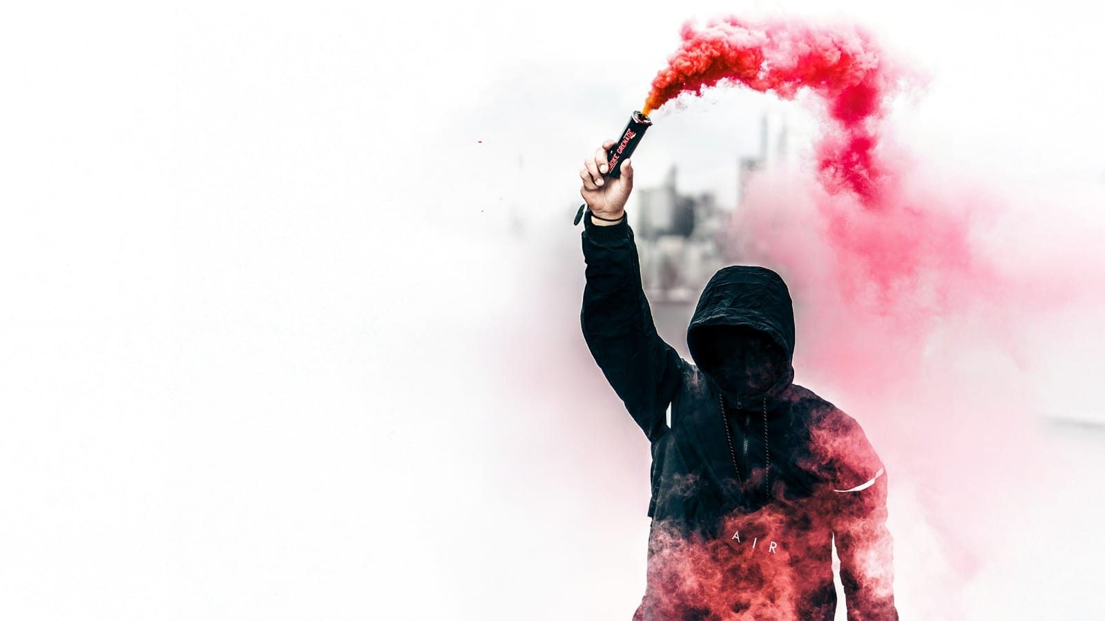 Warum das politische Vakuum der Republik zum Resonanzraum für Extreme geworden ist – und was das mit Vertrauen, Richtung und semantischer Autorität zu tun hat.