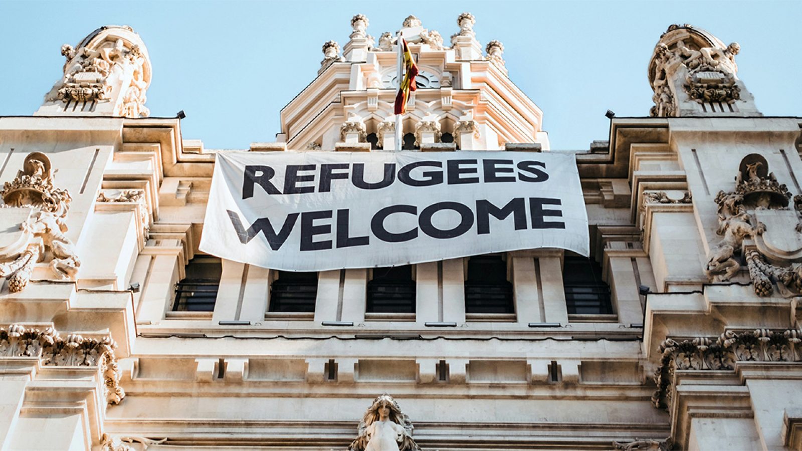 Der Flüchtlingsdiskurs spiegelt weniger die Wirklichkeit der Migration als die Selbstbeschreibung einer Nation, die in der moralischen Erregung ihr eigenes gutes Gewissen pflegt.