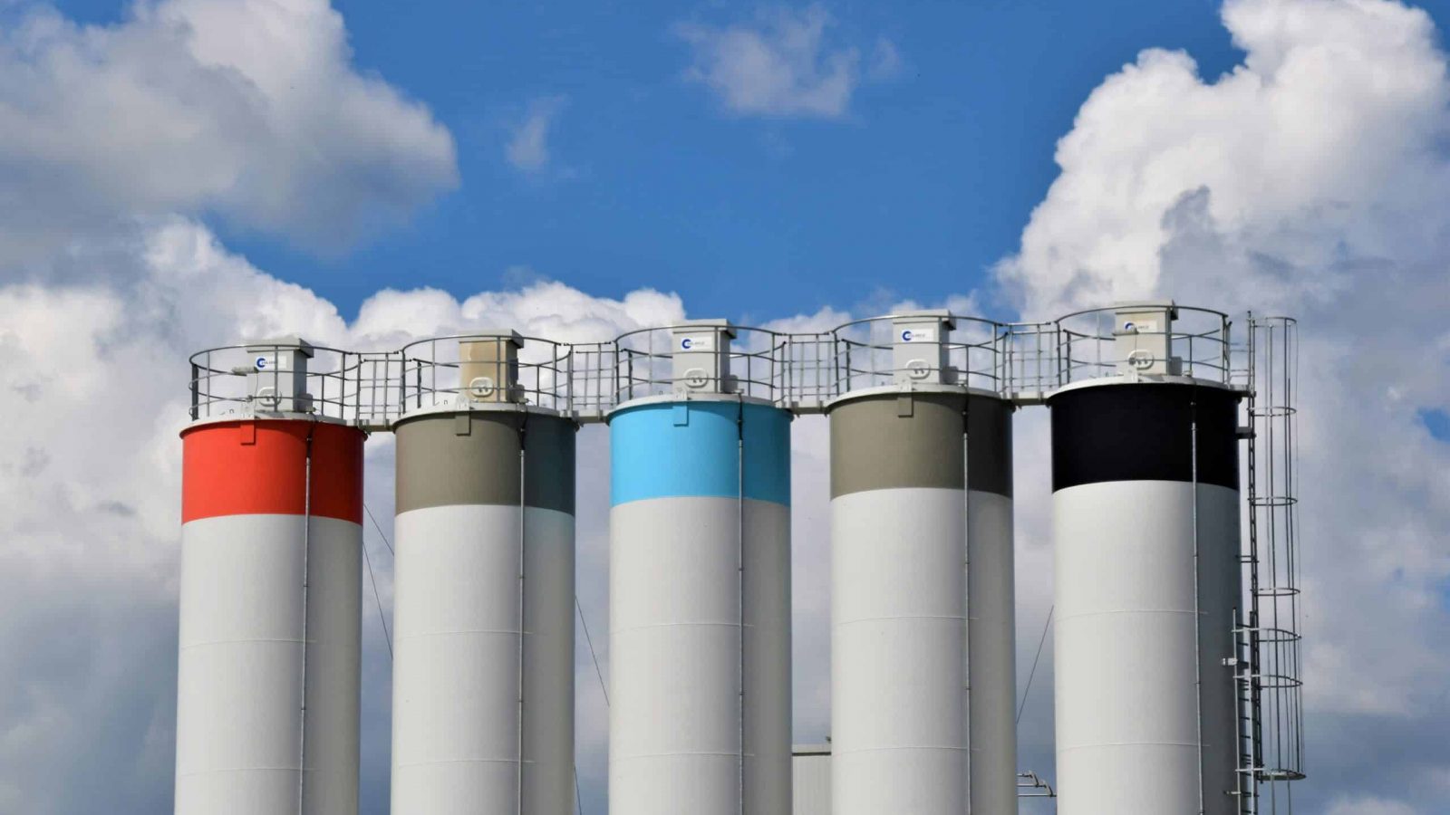 Farbige Silos